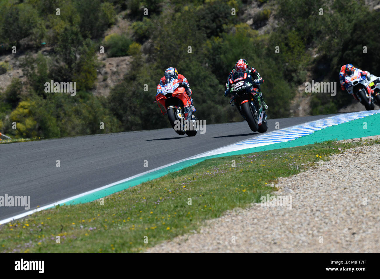 FRA 5 Johann Zarco, auf Startplatz mit ITA 4 Andrea Dovizioso MotoGP auf dem Rücken gerade der Angel Nieto Rennstrecke in Jerez de la Frontera, am Samstag, den 5. Mai 2018 Stockfoto