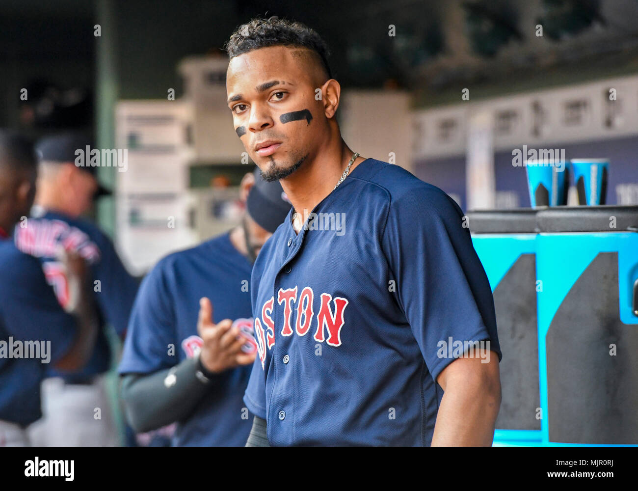 Mai 04, 2018: Boston Red Sox shortstop Xander Bogaerts #2 während einer MLB Spiel zwischen den Boston Red Sox und die Texas Rangers bei Globe Life Park in Arlington, TX Boston besiegte Texas 5-1 Albert Pena/CSM. Stockfoto