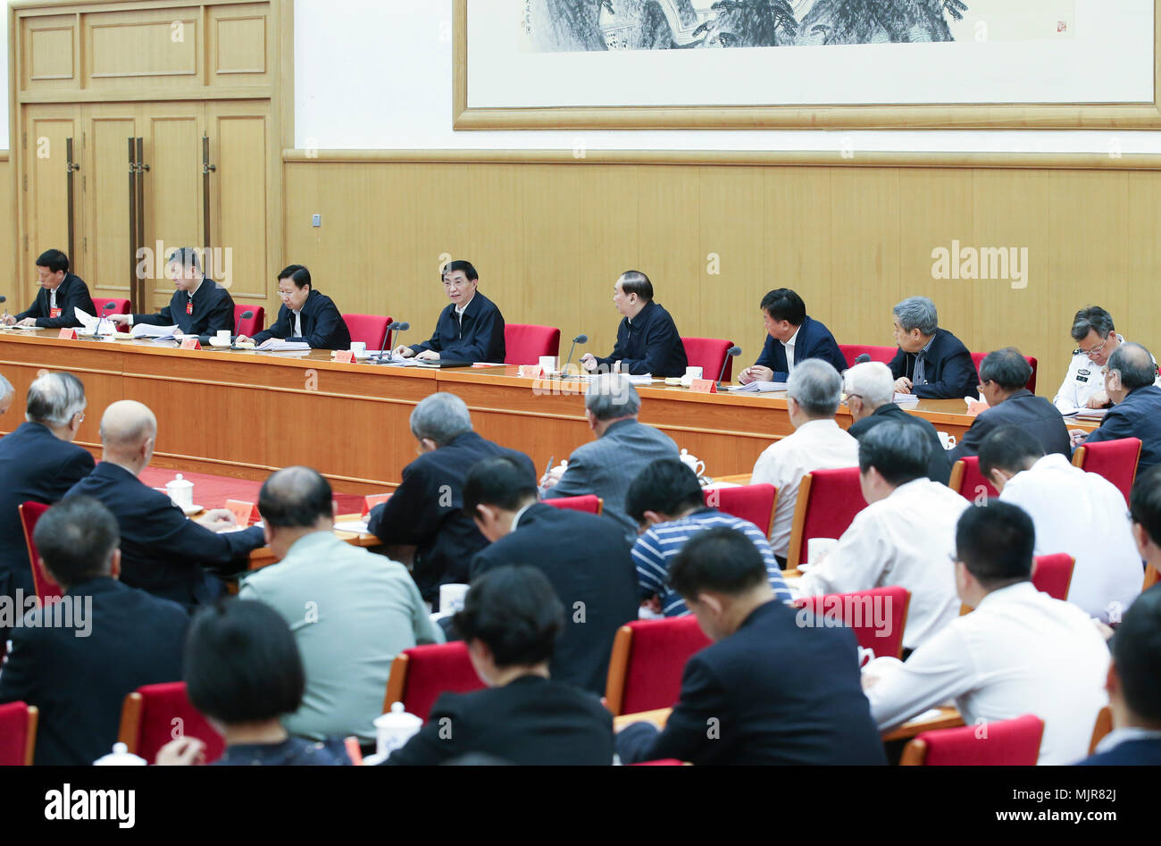 Peking, China. 6. Mai, 2018. Wang Huning, Mitglied des Ständigen Ausschusses des Politbüros der Kommunistischen Partei Chinas (CPC) Zentralausschuss, spricht bei einem Seminar der 200. Jahrestag der Geburt von Karl Marx zu markieren, in Peking, der Hauptstadt von China, 6. Mai 2018. Credit: Yao Dawei/Xinhua/Alamy leben Nachrichten Stockfoto