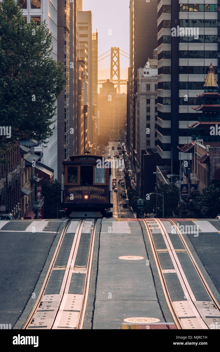 San Francisco Cable Car auf der California Street Stockfoto