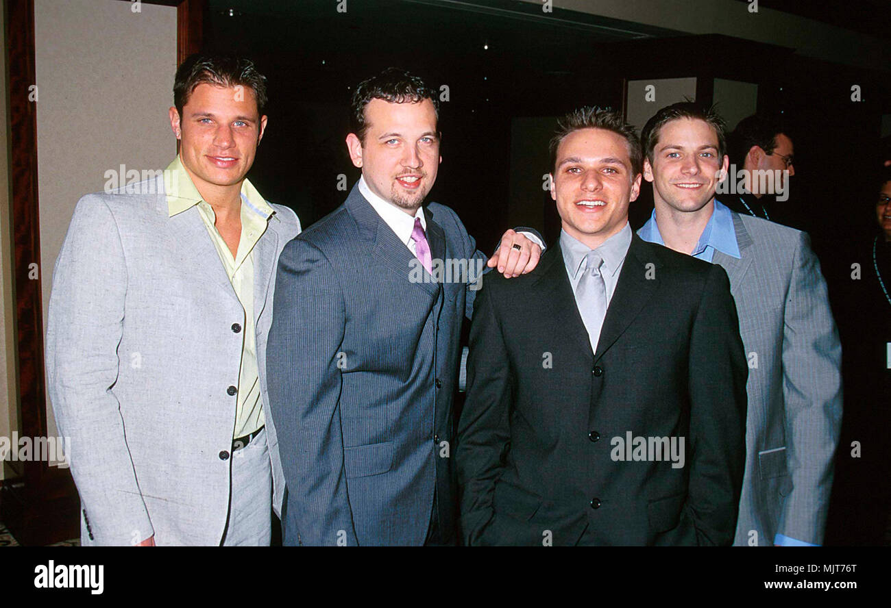 28 Apr 2000, Los Angeles, Kalifornien, USA --- Ursprüngliche Bildunterschrift: 7. Jährliche Rennen zu MS löschen. Prominente Dustin Hoffman, Sylvester Stallone, (Natalie Cole), Christian Slater, Wyclef Jean, Sidney Poitier, im Century Plaza, Century City. Die 7 Rennen zu erleichtern MS von Tommy Hilfiger und VH 1 präsentiert. Gala Dinner zugunsten der Nancy Davis Grundlage für Multiple Sklerose. Der Fall ehrt auch Montel Williams, der das 1. überhaupt ausgezeichnet wird. [?] --- "Tsuni/USA "Neunzig Acht Grad 98 Grad anfrage tsuni@Gamma-USA.com Stockfoto