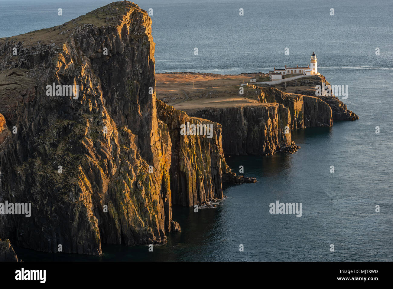 Neist Point Lighthouse in der Nähe von Glendale an der Westküste der Isle of Skye in den Highlands von Schottland. Stockfoto