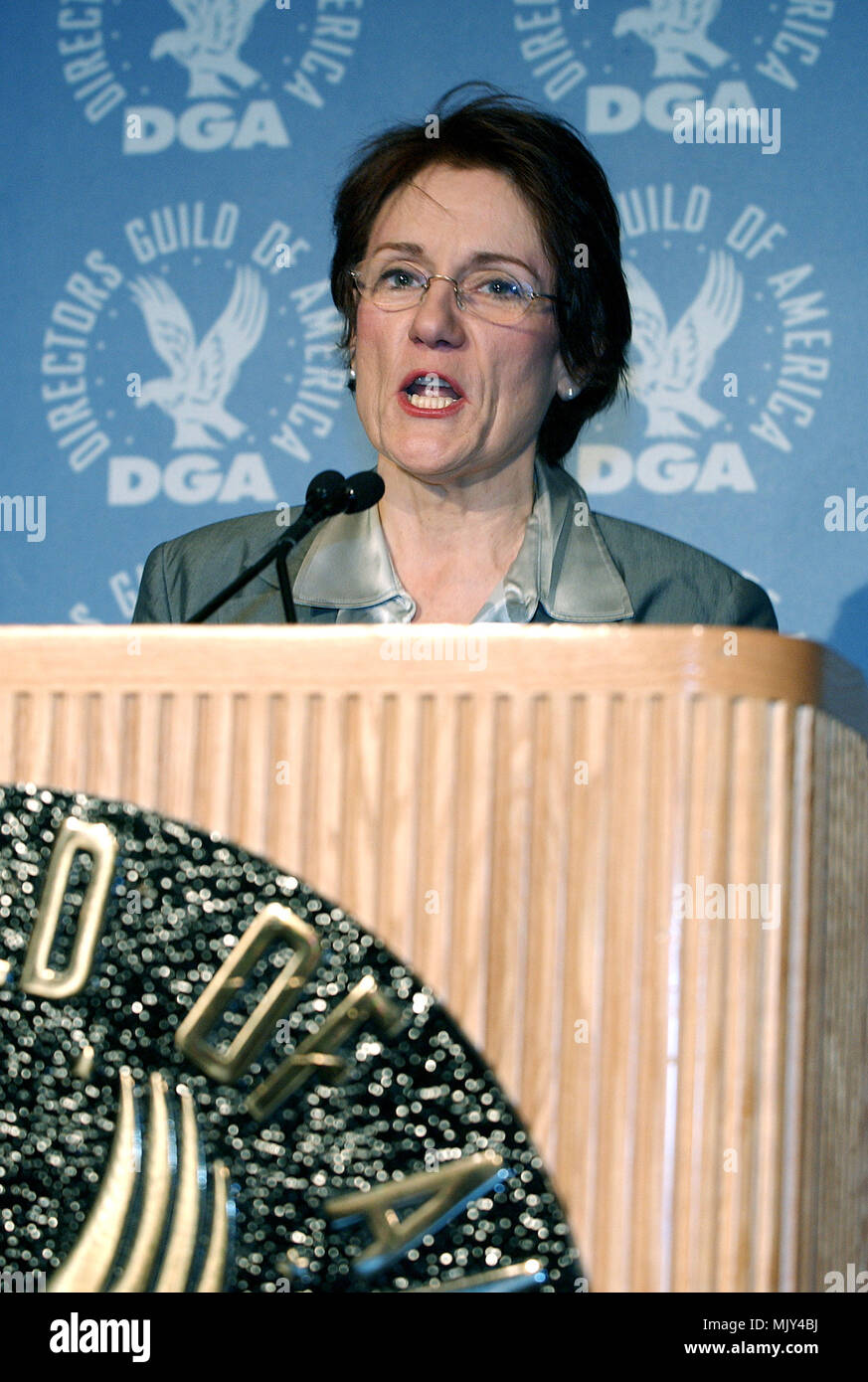 Der Präsident von th Direktor Guild von Amerika, Martha Coolidge verkünden DGA-nominierten Regiedebüt für herausragende Leistungen in Film für 2002 bei der DGA in Los Angeles. 21. Januar 2003. - CoolidgeMartha DGAann 908. jpgCoolidgeMartha DGAann 908 Veranstaltung in Hollywood Leben - Kalifornien, Red Carpet Event, Vertikal, USA, Filmindustrie, Prominente, Fotografie, Bestof, Kunst, Kultur und Unterhaltung, Topix Celebrities Fashion / vom roten Teppich-, eine Person, Vertikal, Besten, Hollywood Leben, Event in Hollywood Leben - Kalifornien, Roter Teppich und backstage, USA, Film I Stockfoto