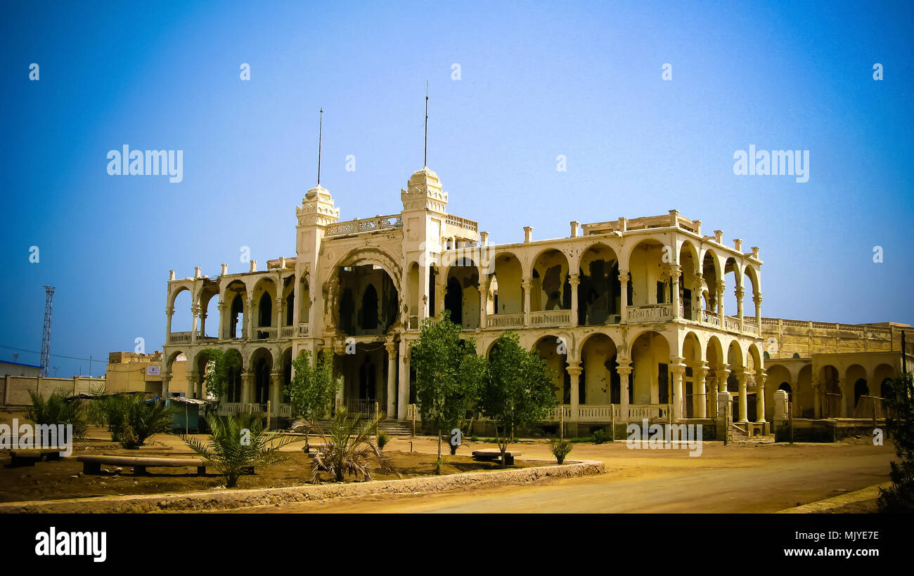 Ruinen des Banko Italia im Zentrum von Massawa in Eritrea Stockfoto