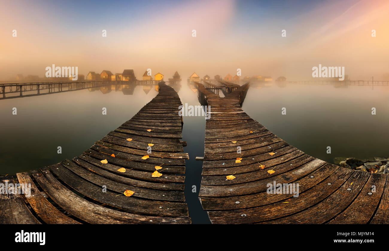Bokod. schwimmende Dorf auf Stelzen in Ungarn. Stockfoto