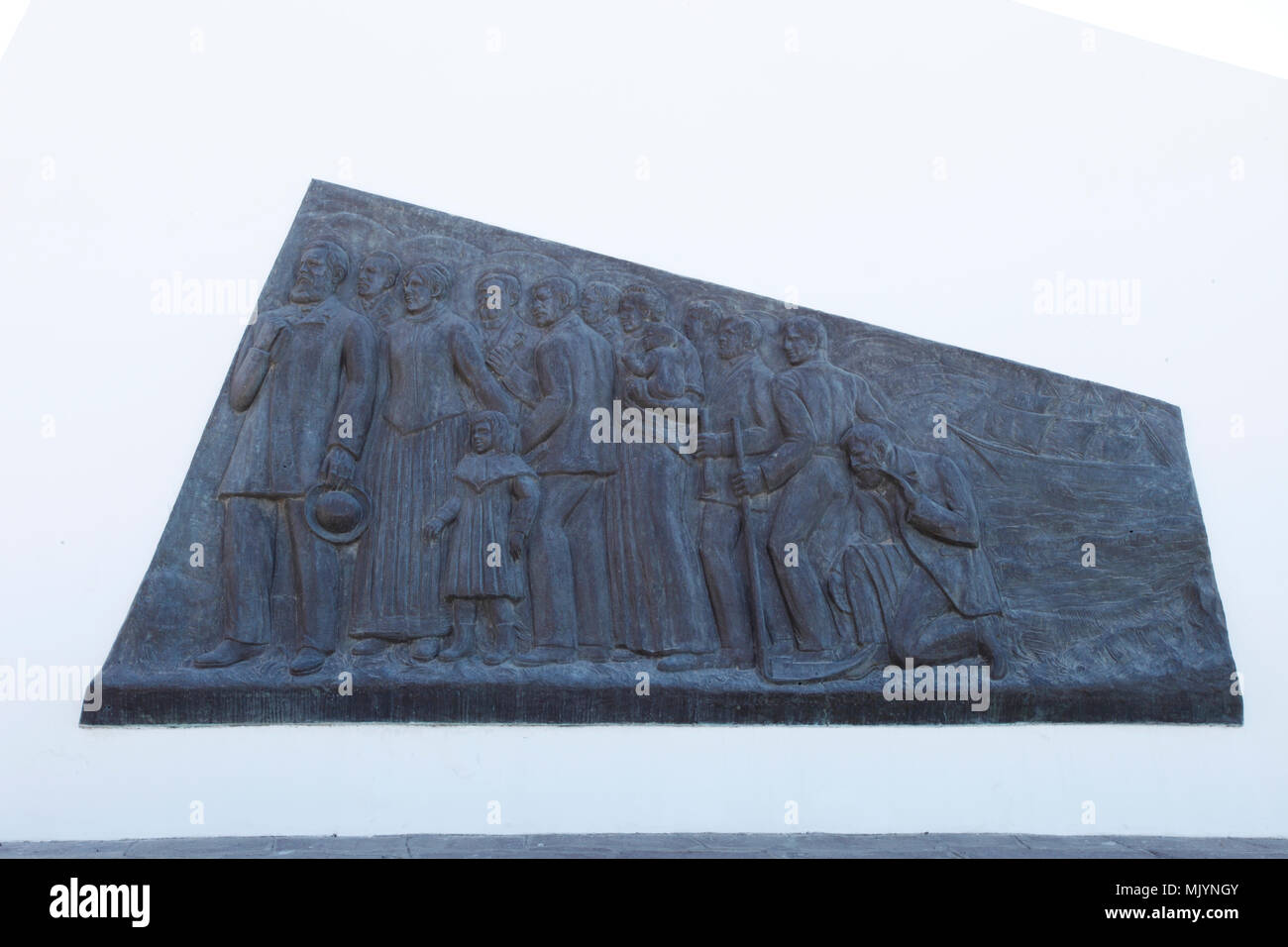 Puerto Madryn Strandpromenade. Relief auf Statue auf die Walisische Einwanderer oder Siedler, die in Punta Cuevas im Mimosa gelandet. Argentinien, Patagonien, Stockfoto
