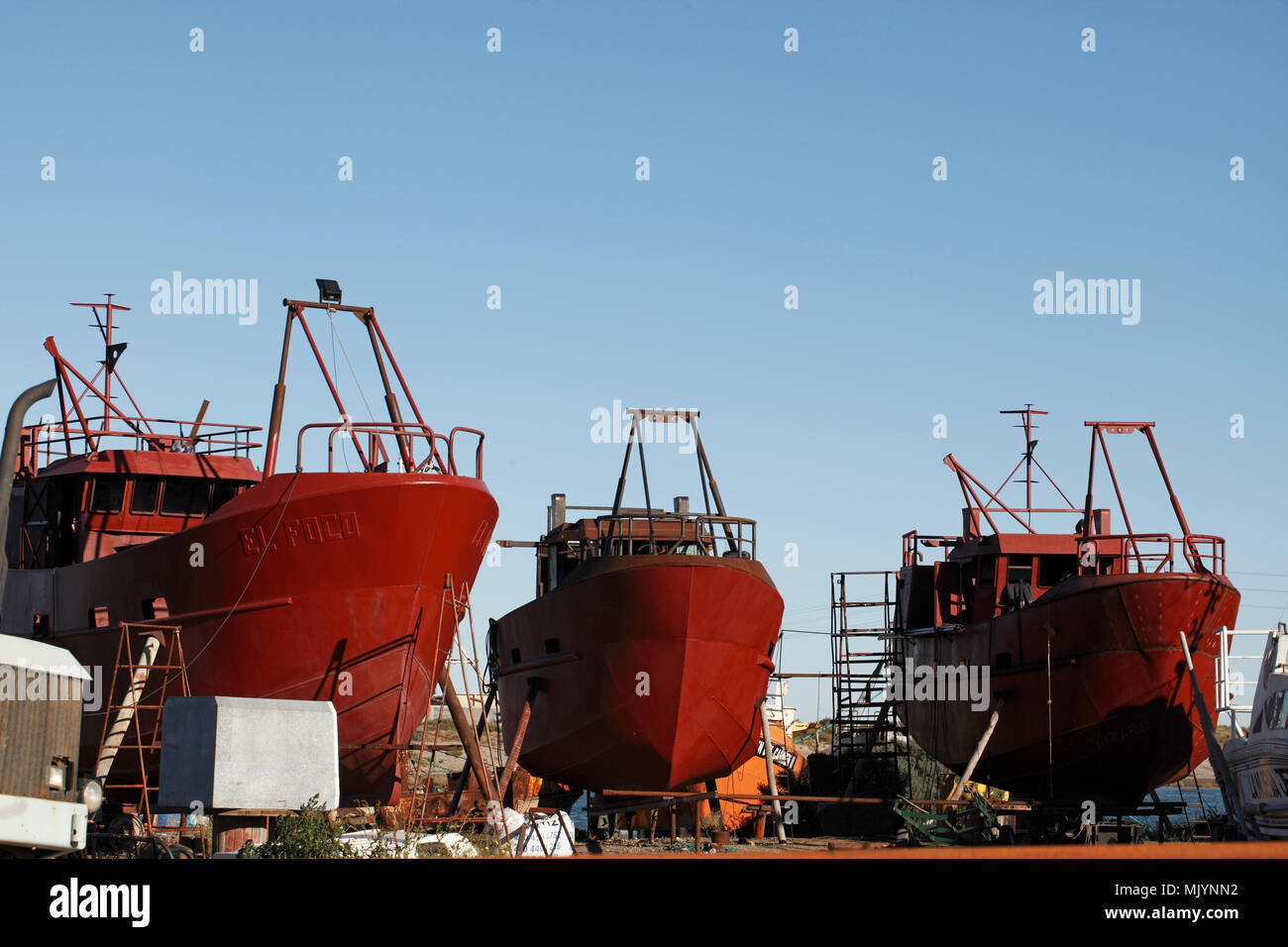 Bootswerft. Bau neuer Boote für die gelbe Flotte in Puerto Rawson auf der Chubut Flusses. Argentinien, Patagonien. Stockfoto