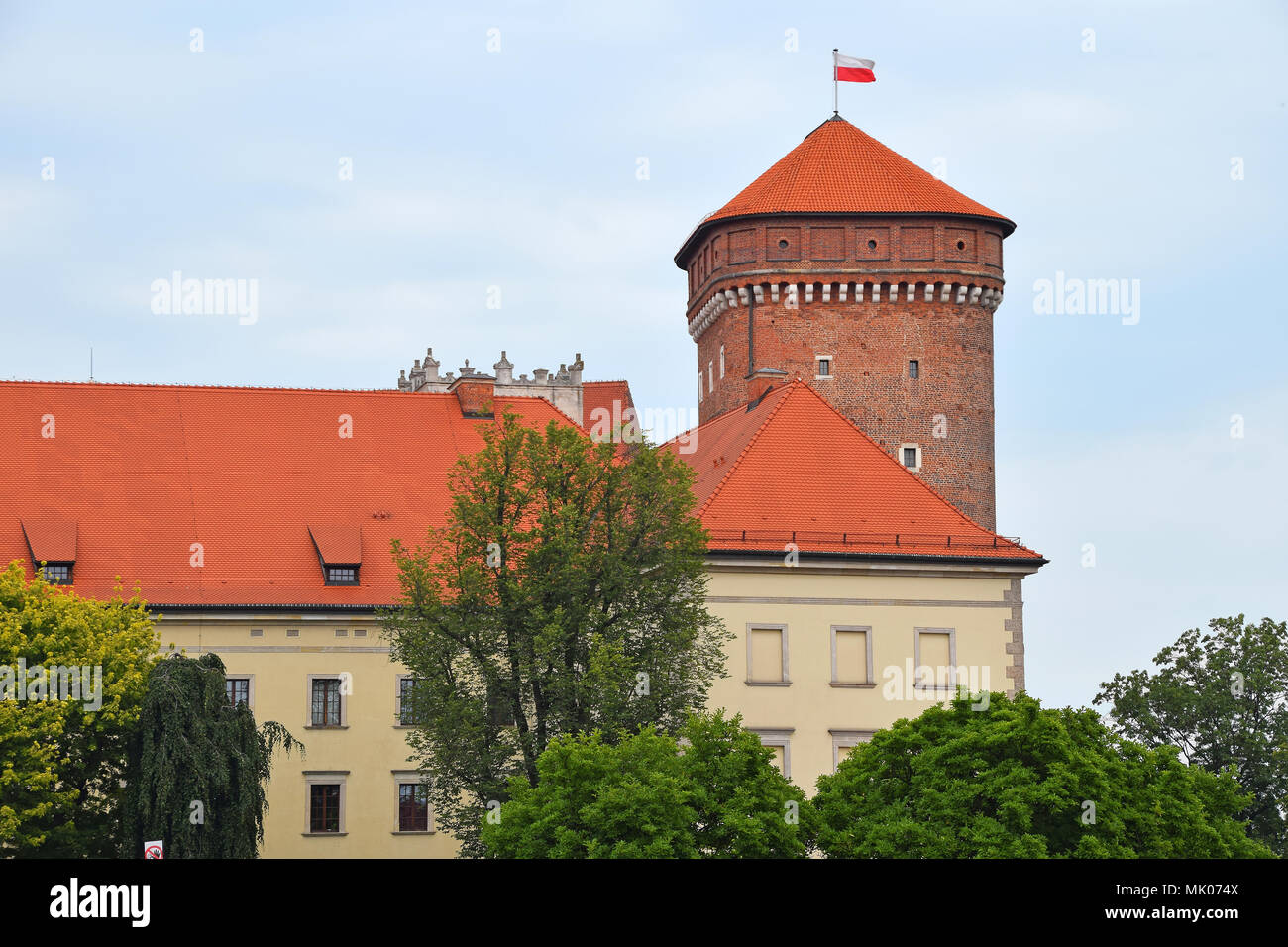 Seite Blick auf die mittelalterliche Wawel Royal Castle, einer der beliebtesten touristischen Attraktionen und Sehenswürdigkeiten in Krakau, Polen Stockfoto