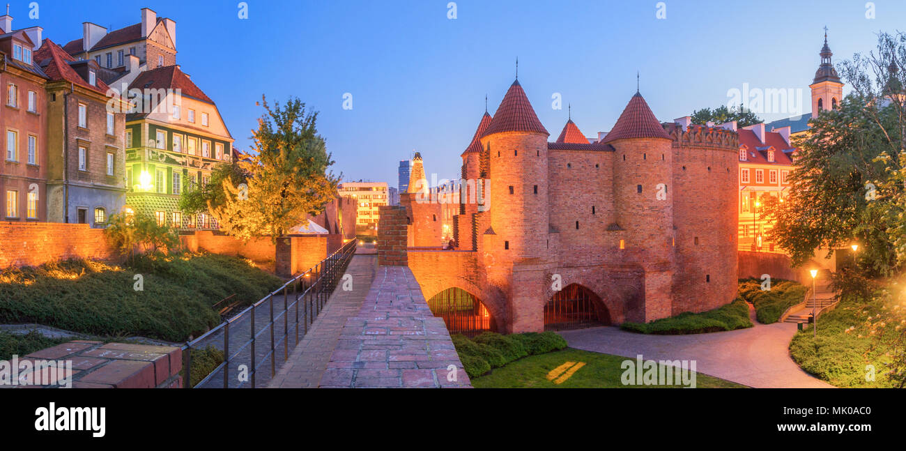 Panoramablick auf die Altstadt von Warschau Altstadt. Barbican, mittelalterlichen befestigten Außenposten. Stockfoto