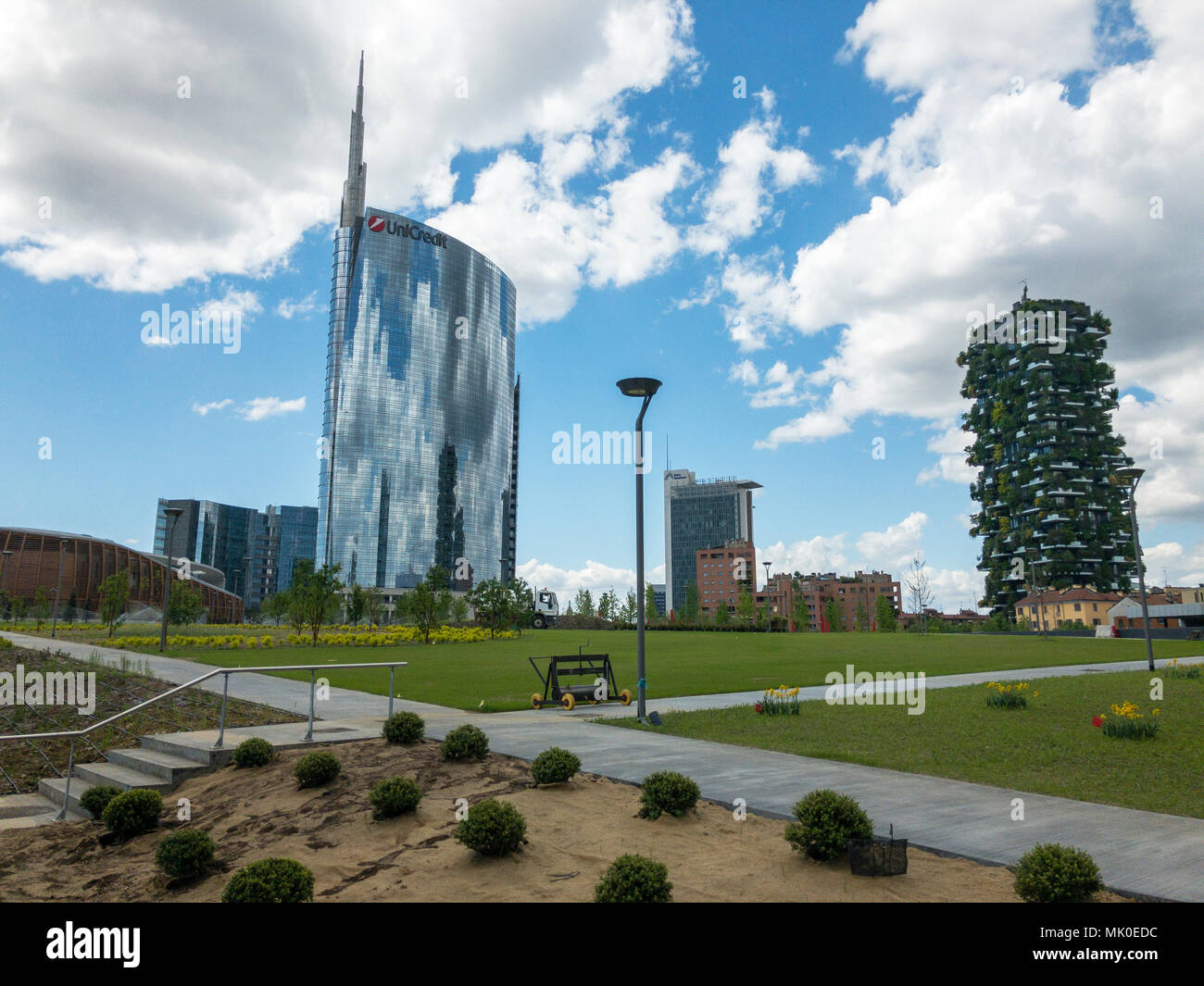 Stiftung Riccardo Catella, Unicredit Turm und Vertikale Wald, Bibliothek der Bäume, neuer Park in Mailand, Wolkenkratzer. April, 30, 2018. Lombardei, Italien Stockfoto