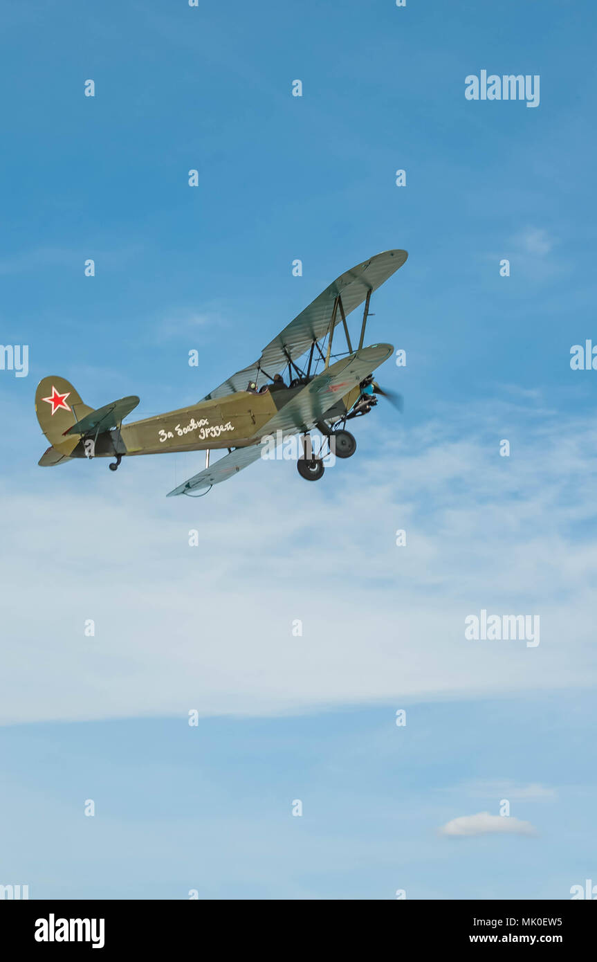 2018-04-30 Samara, Russland. Wiederaufbau der Feindseligkeiten. Weltkrieg fighter Flugzeuge im Flug U-2. Stockfoto