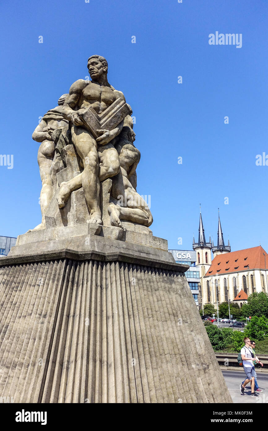 Skulpturen Arbeit von Jan Stursa an hlavka Brücke, Holesovice, Prag, Tschechische Republik Stockfoto