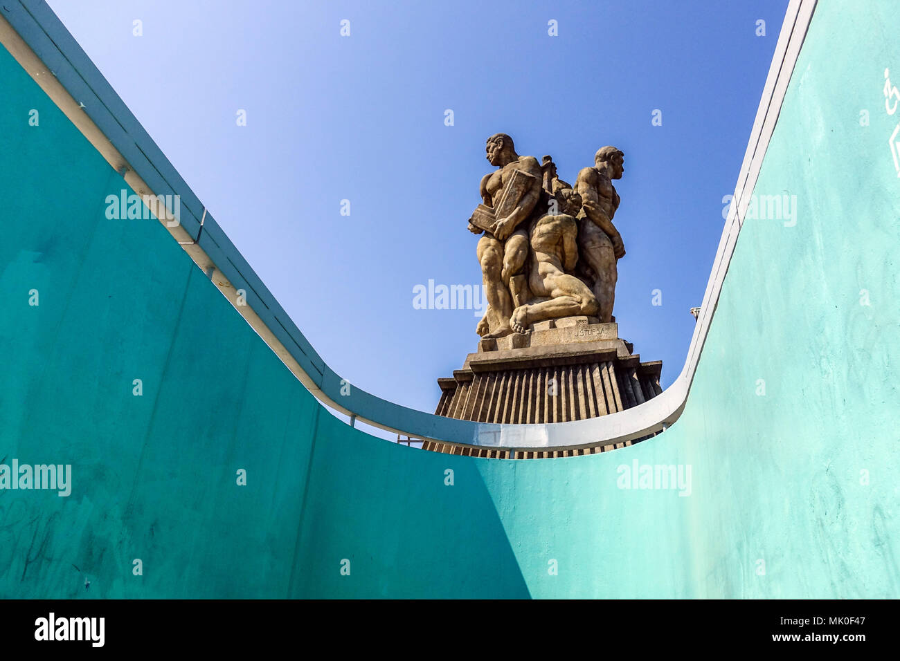Prager Skulptur Labor von Jan Stursa an der Hlavka Brücke Holesovice, Prager Statue Tschechische Republik Prag 7 Stockfoto