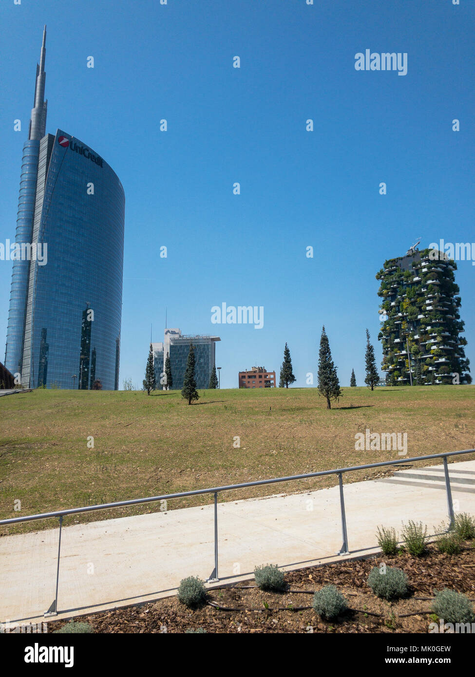 Stiftung Riccardo Catella, Unicredit Turm und Vertikale Wald, Bibliothek der Bäume, neuer Park in Mailand, Wolkenkratzer. April, 30, 2018. Lombardei, Italien Stockfoto