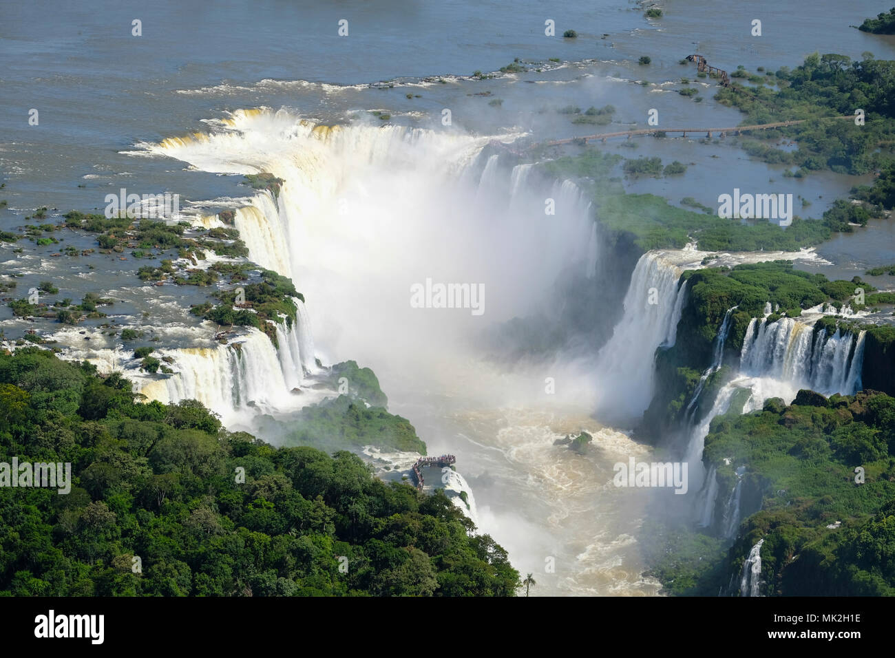 Luftaufnahme von Des Teufels Kehle oder Garganta del Diablo in Iguassu (Iguacu/Iguazu) liegt an der Grenze zwischen Argentinien und Brasilien Stockfoto