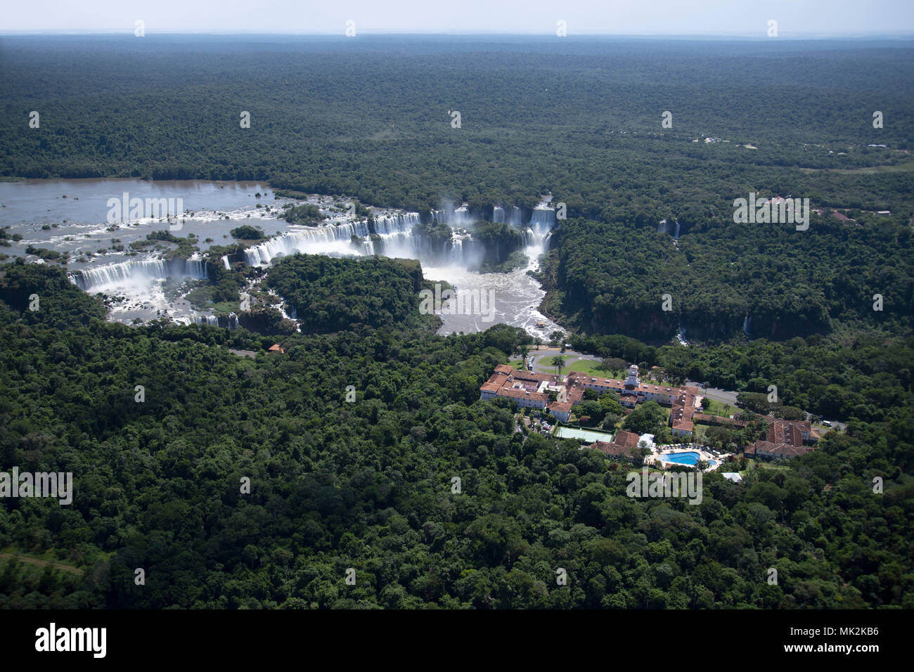 Luftaufnahme der Iguassu oder Iguacu falls - der weltweit größten Wasserfall system an der Grenze von Brasilien eine Argentinien Stockfoto