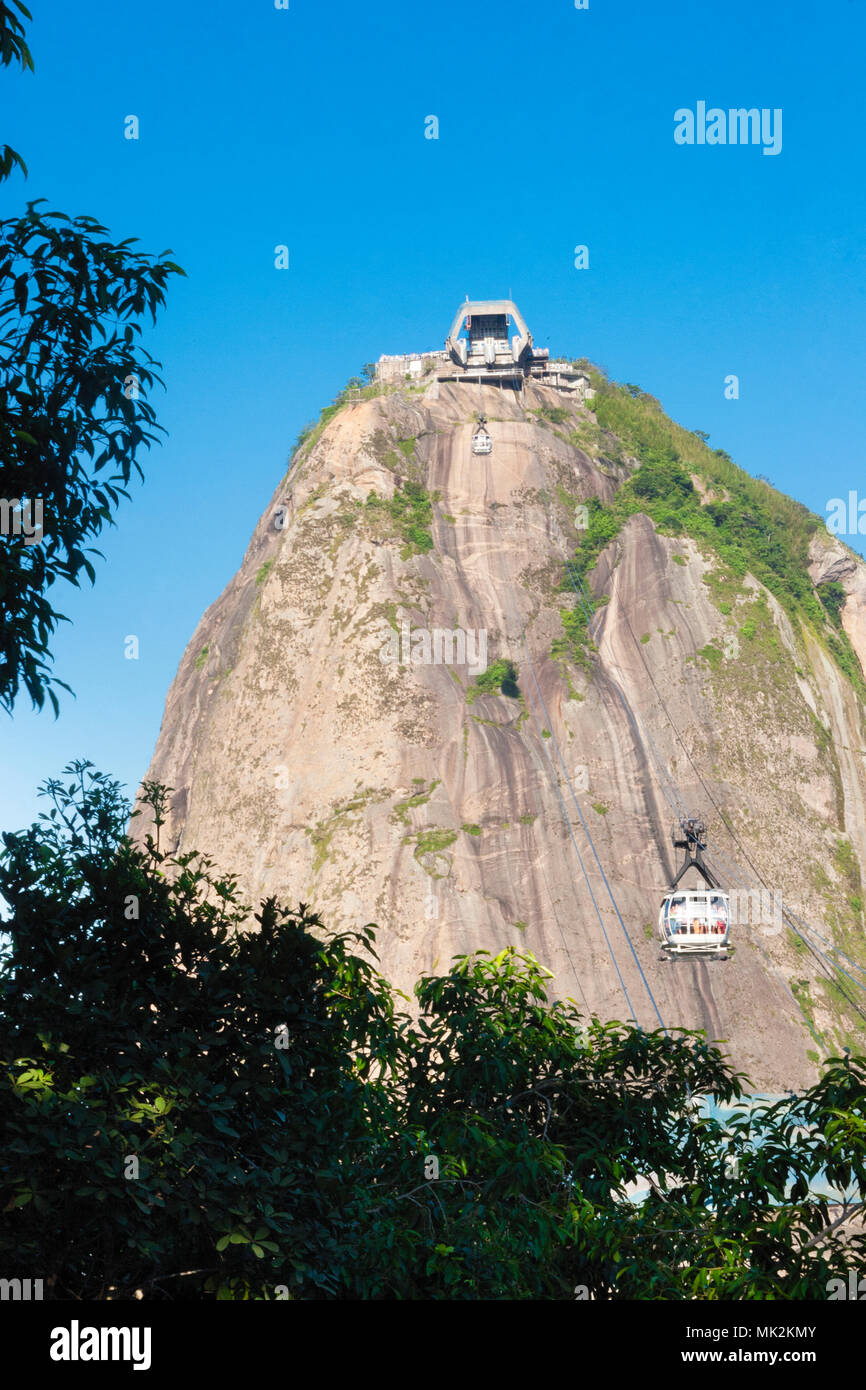 Der zuckerhut Seilbahn, das zwischen Morro da Urca und Sugarloaf Mountain läuft Stockfoto