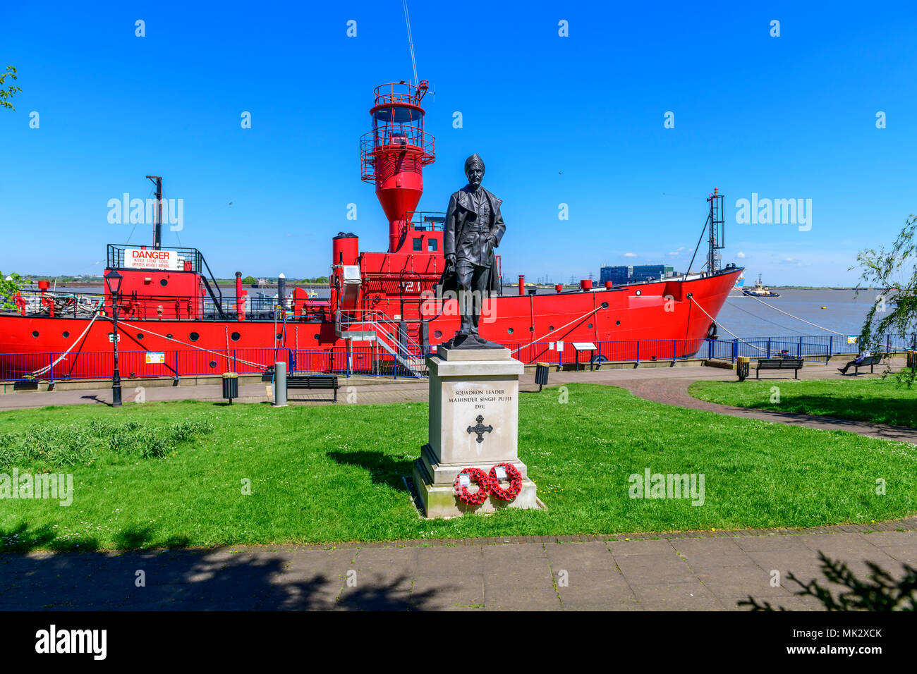 Memorial Statue von Squadron Leader Mahinda Singh Pujji DFC. River Bank Gravesend Kent Stockfoto