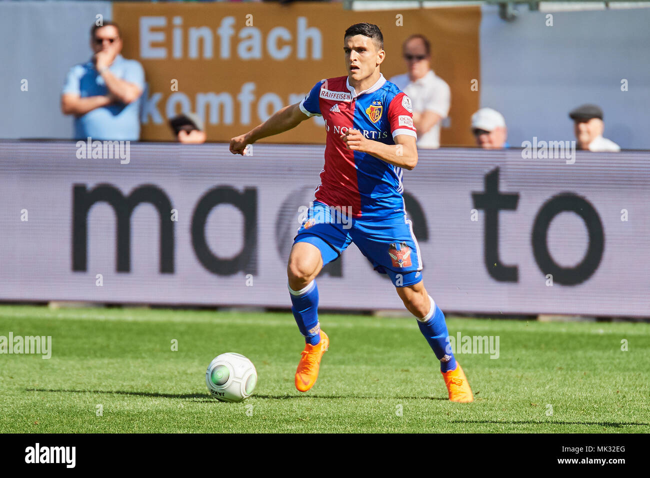 St. Gallen, Schweiz. 6. Mai 2018. Mohamed Elyounoussi während der Raiffeisen Super League Spiel FC St. Gallen 1879 vs FC Basel. Credit: Rolf Simeon/Alamy leben Nachrichten Stockfoto