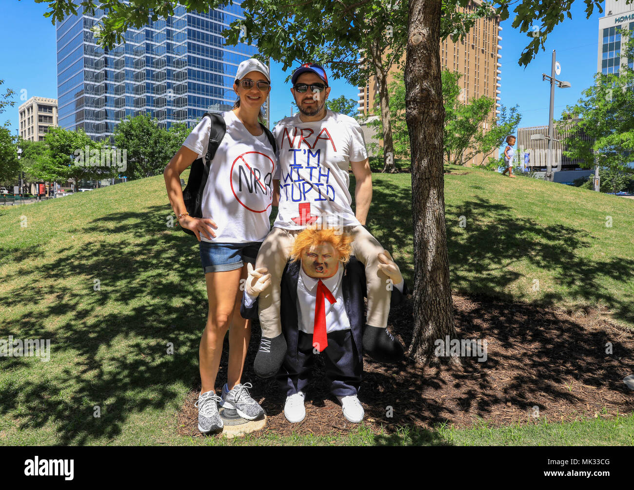 Dallas, USA. 05 Mai, 2018. Demonstranten protestieren in der Nähe der NRA-Jahrestagung in Dallas, Texas, das am 5. Mai, 2018. Credit: Foto Access/Alamy leben Nachrichten Stockfoto
