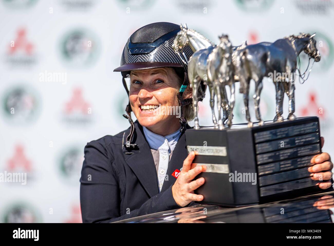 Gloucestershire, Vereinigtes Königreich. 6. Mai 2018. Springen. Tag 4. Jonelle Preis. Sieger. NZL. Mitsubishi Badminton Horse Trials. Badminton. UK. 06.05.2018. Credit: Sport in Bildern/Alamy leben Nachrichten Stockfoto