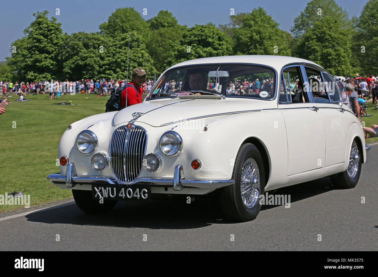 Jaguar Mk2 2,4 (1968). Chestnut Sunday, 6. Mai 2018. Bushy Park, Hampton Court, London Borough of Richmond upon Thames, England, Großbritannien, Vereinigtes Königreich, Europa. Vintage- und Oldtimer-Parade und Ausstellungen mit Messegelände und militärischen Nachstellungen. Kredit: Ian Bottle/Alamy Live News Stockfoto