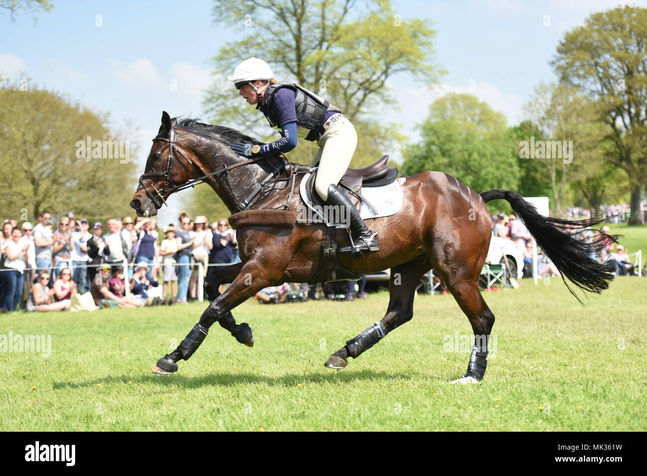 Badminton, Großbritannien. 5. Mai 2018. 05.05.2018 Mitsubishi Motors Badminton Horse Trials 2018. Badminton House. Flora Harris (GBR) auf bayano Credit: Julie Priestley/Alamy leben Nachrichten Stockfoto