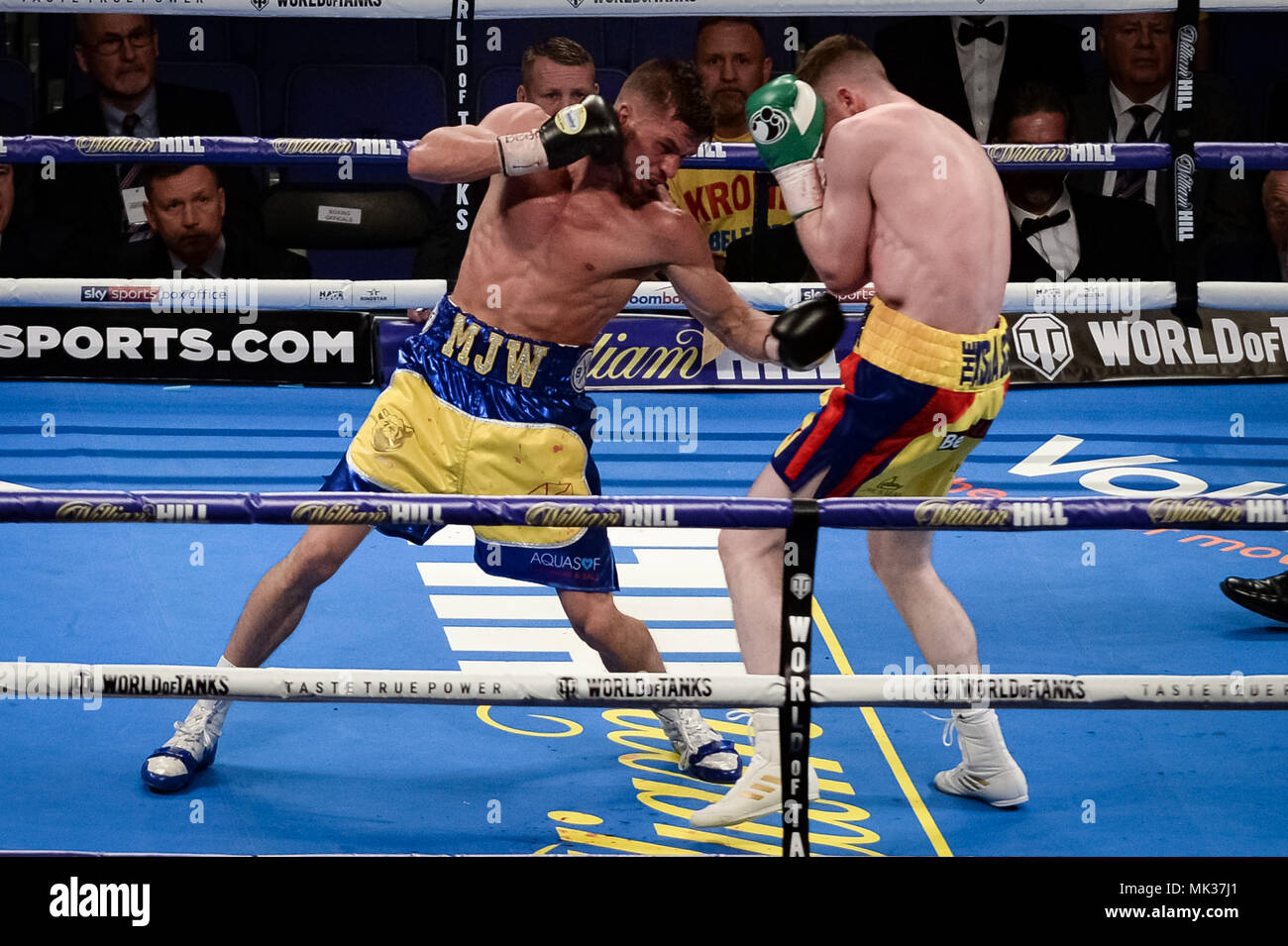 London, Großbritannien. 5 Mai, 2018. Martin J Ward vs James Tennyson Boxkampf in der O2 Arena. Credit: Guy Corbishley/Alamy leben Nachrichten Stockfoto