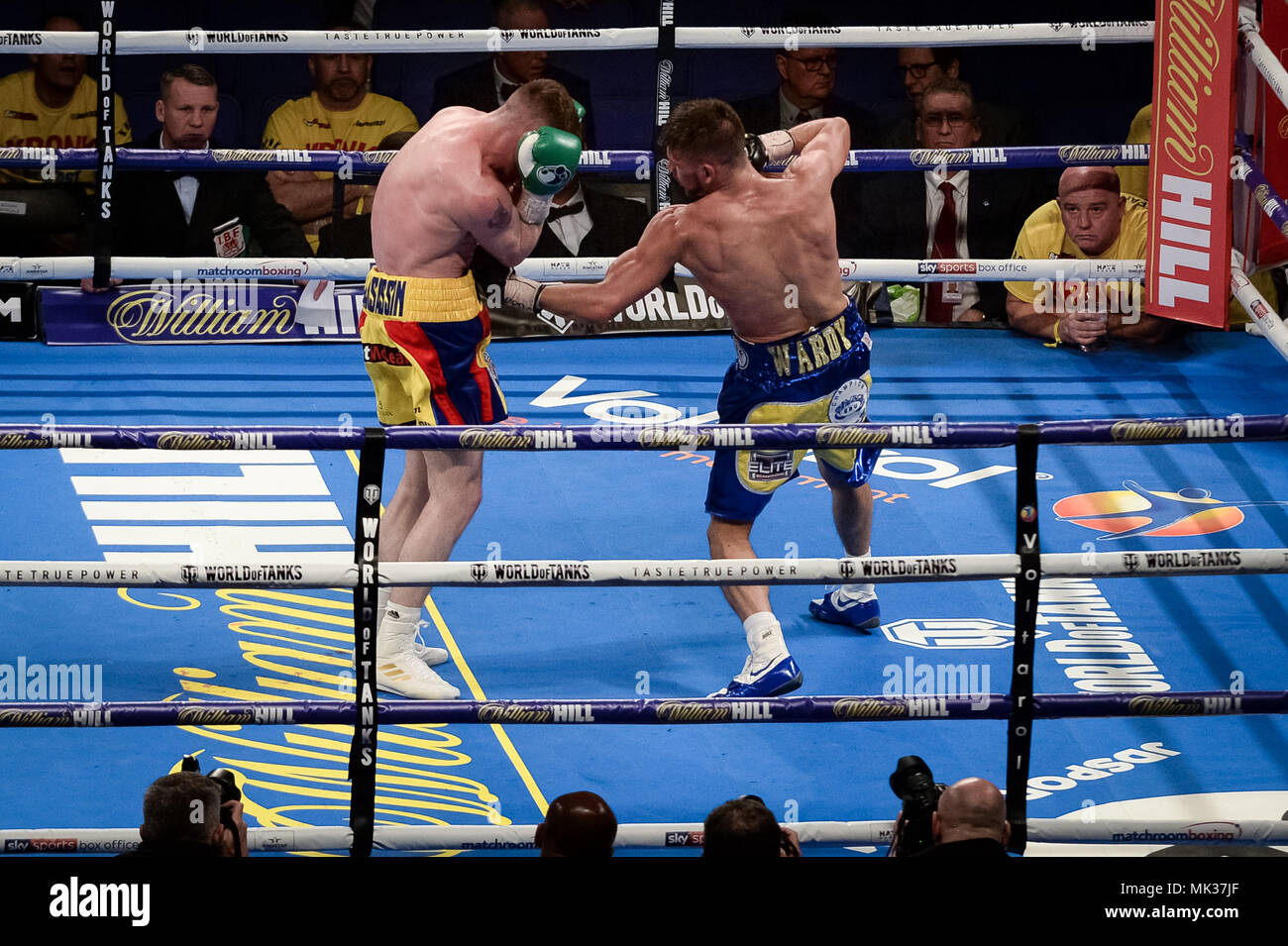 London, Großbritannien. 5 Mai, 2018. Martin J Ward vs James Tennyson Boxkampf in der O2 Arena. Credit: Guy Corbishley/Alamy leben Nachrichten Stockfoto