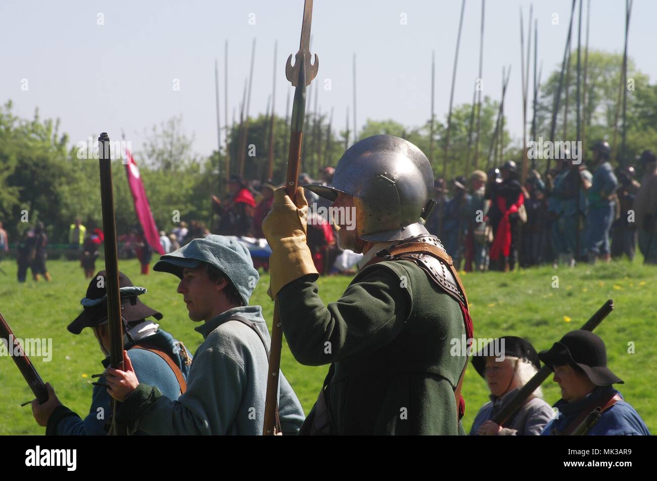 Newark, Großbritannien. 6. Mai 2018. Spiesse und die Beute in Newark 6. Mai 2018. Newark setzt auf seine jährliche Pikes und Beute Ereignis in der Bank Holiday Sonnenschein. Newark wurde unter Belagerung durch Parlaimentarian Truppen in die Englische Revolution von 1640. Royalistischen Truppen in Newark stationiert. Newark ist der Startseite über den Bürgerkrieg Cente Credit: Haydn Wheeler/Alamy leben Nachrichten Stockfoto