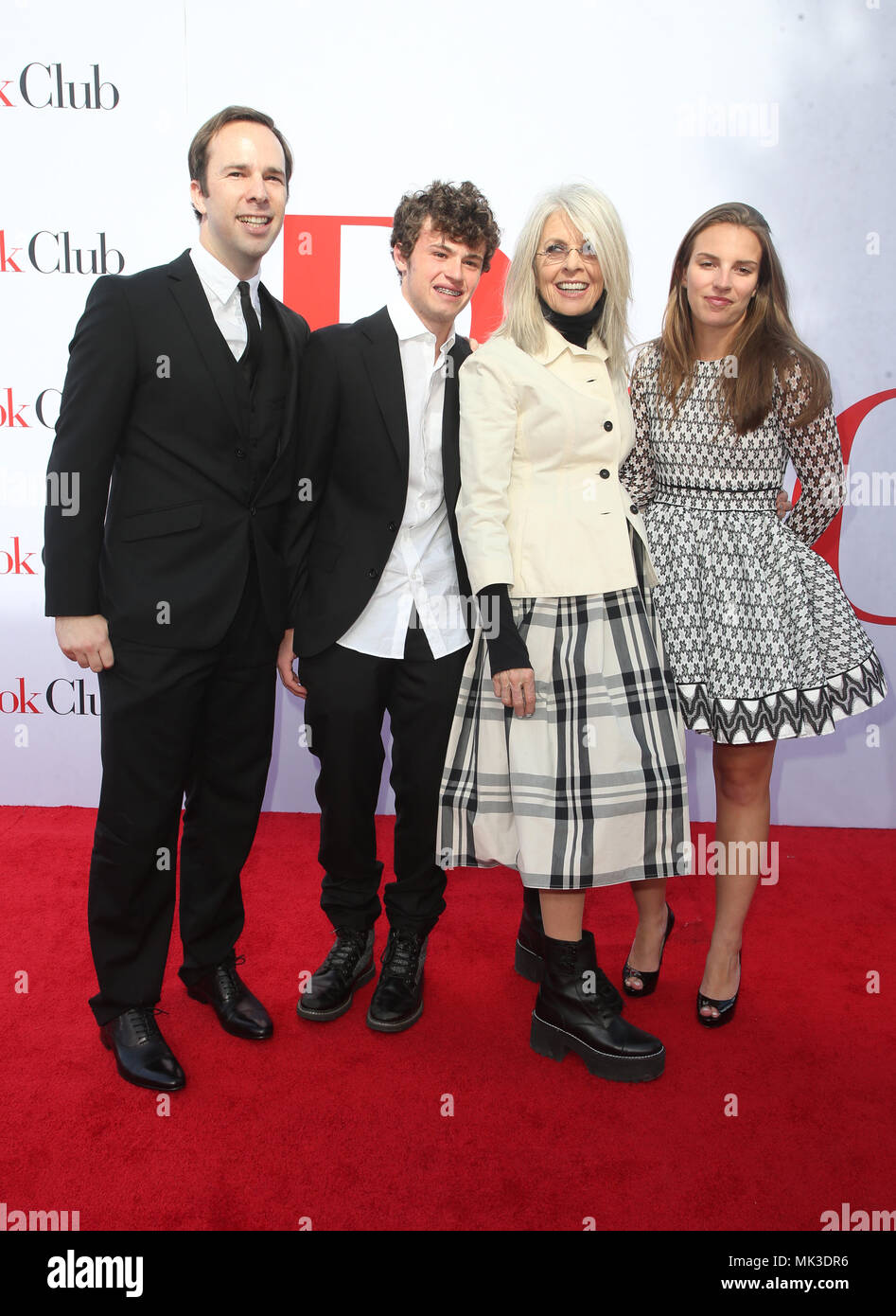 Westwood, Ca. 6. Mai, 2018. Dexter Keaton, Diane Keaton, Herzog Keaton, bei der Premiere von Paramount Pictures' Buch Club im Regency Dorf Theater in Westwood, Kalifornien am 6. Mai 2018. Credit: Faye Sadou/Medien Punch/Alamy leben Nachrichten Stockfoto