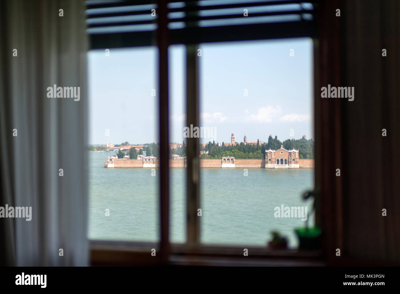 Blick auf den Friedhof von einer Wohnung in Venedig Stockfoto