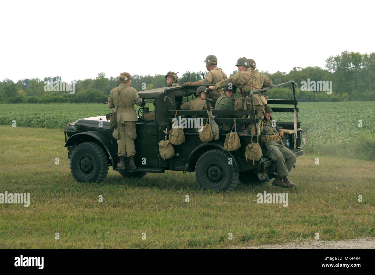Amerikanische Soldaten in der Armee Lkw während dem Zweiten Weltkrieg zu Reenactment in Bellville, Michiganssss Stockfoto
