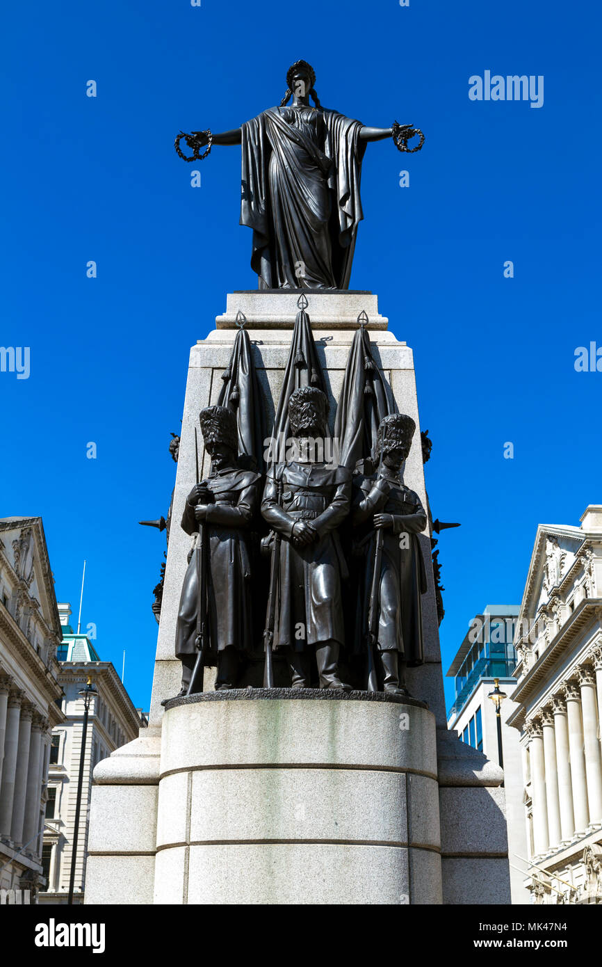 Die Wachen Krimkrieg Memorial mit der weiblichen Figur der Ehre auf die Oberseite in Waterloo Place, London, UK Stockfoto
