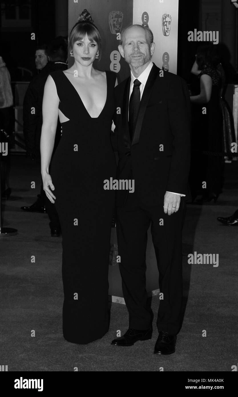 LONDON - Feb 12, 2017: (Bild digital geändert werden monochrom) Bryce Dallas Howard und Ron Howard an der EE-British Academy Film Awards (BAFTA) in der Royal Albert Hall am 12.Februar 2017 in London. Stockfoto