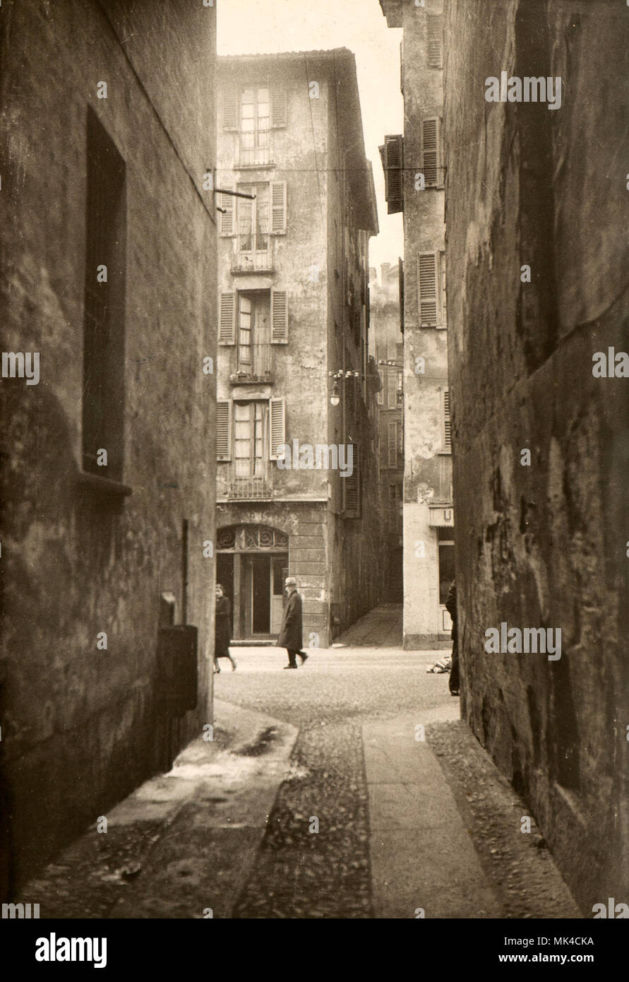 Ein Blick auf die raue distric von 'Bottonuto" in der Innenstadt von Mailand (1939). Das Foto Name der Agentur war 'Argo' di Strazza (Mailand) Stockfoto