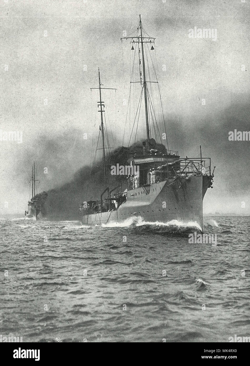 McDougal und Cassin Torpedoboot Zerstörer zur Festlegung einer Nebelwand, ca. 1916 Stockfoto