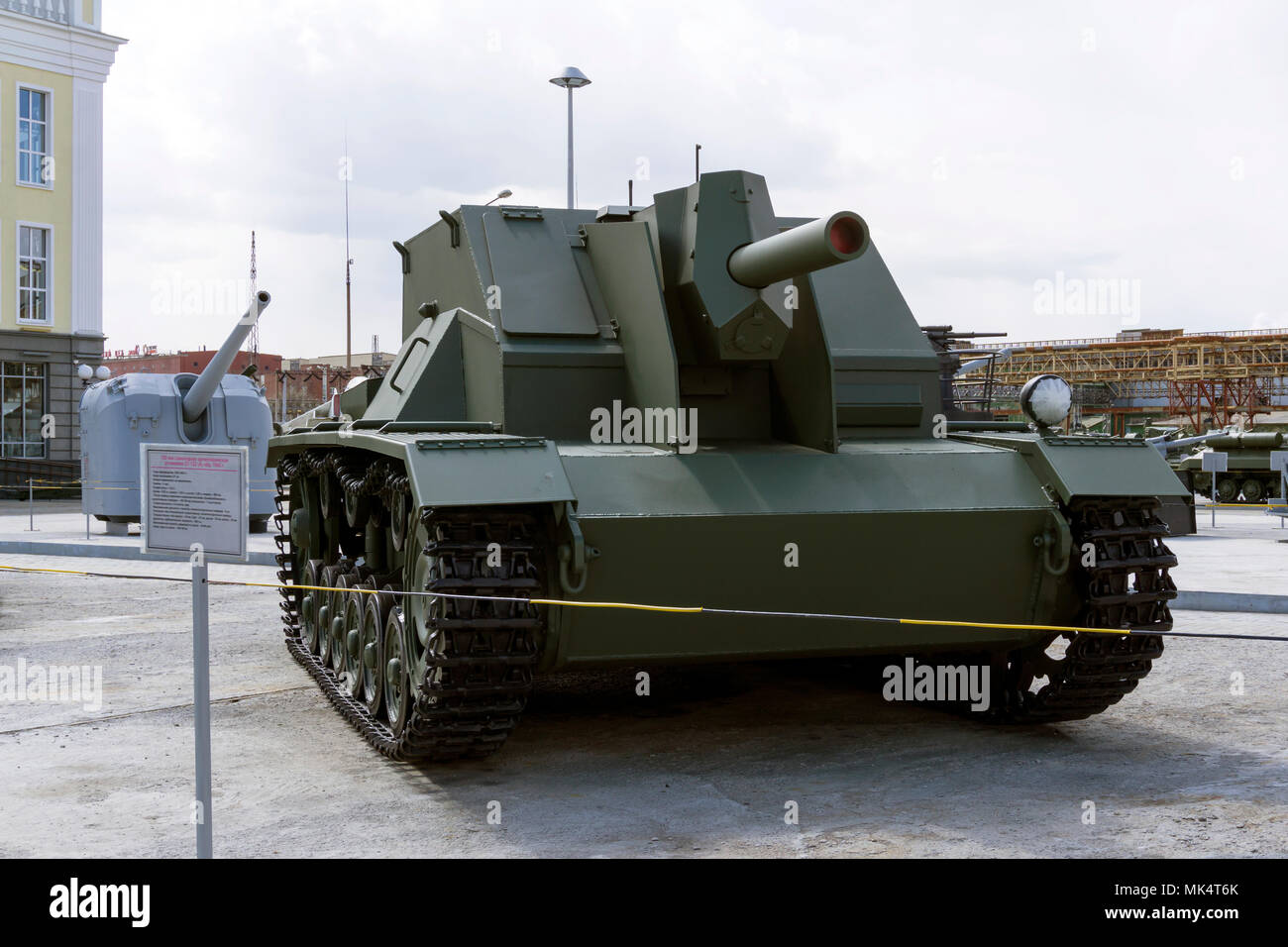 Verkhnyaya Pyshma, Russland - März 01, 2018: Sowjetische self-Artillerie SG-122 mount auf der Grundlage des erfassten deutschen Panzer Pz Kpfw III in der Mus angetrieben Stockfoto