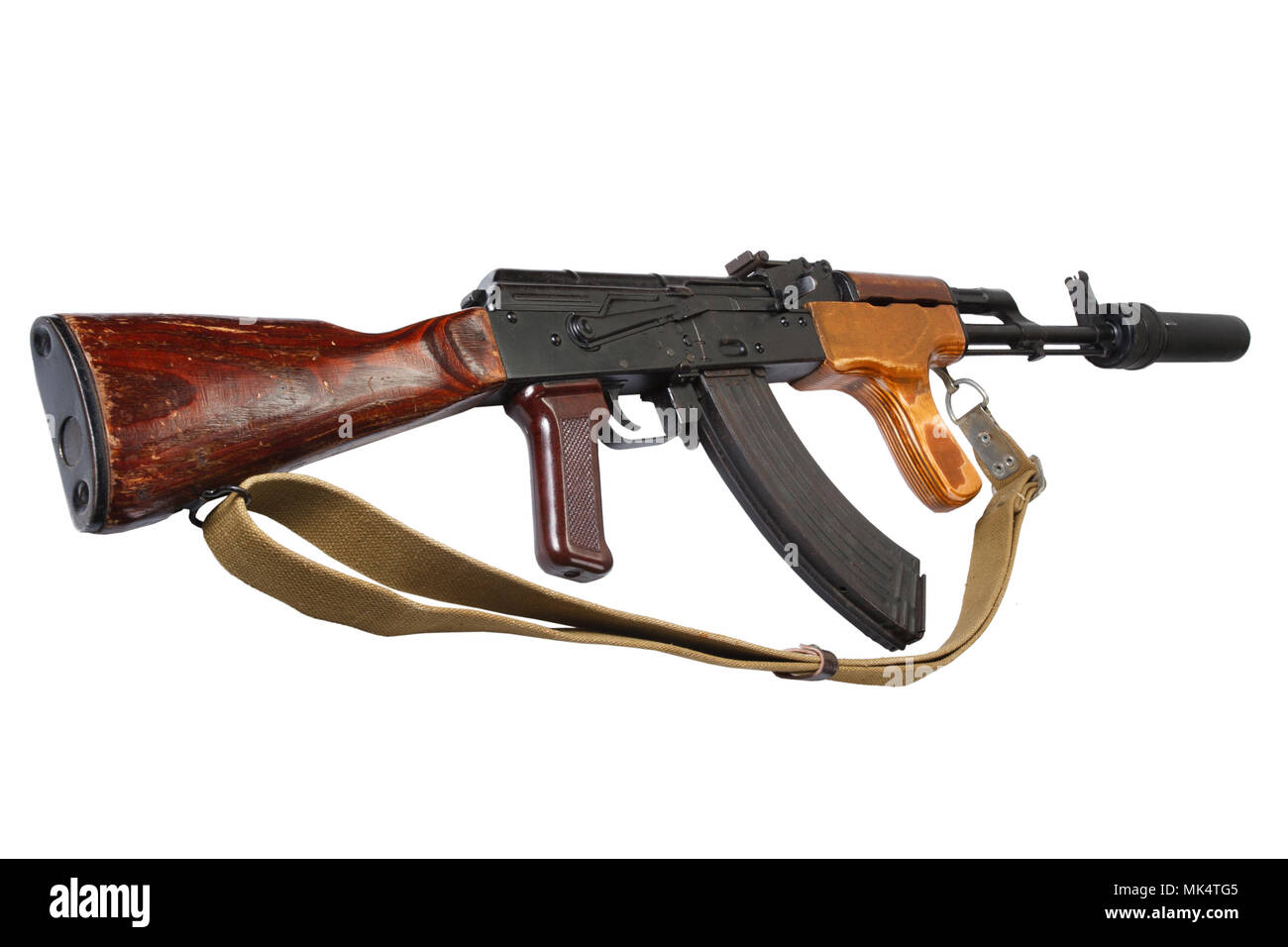 Kalaschnikow AK 47 rumänische Version mit Sound suppressor (Schalldämpfer)  auf weißem Hintergrund Stockfotografie - Alamy