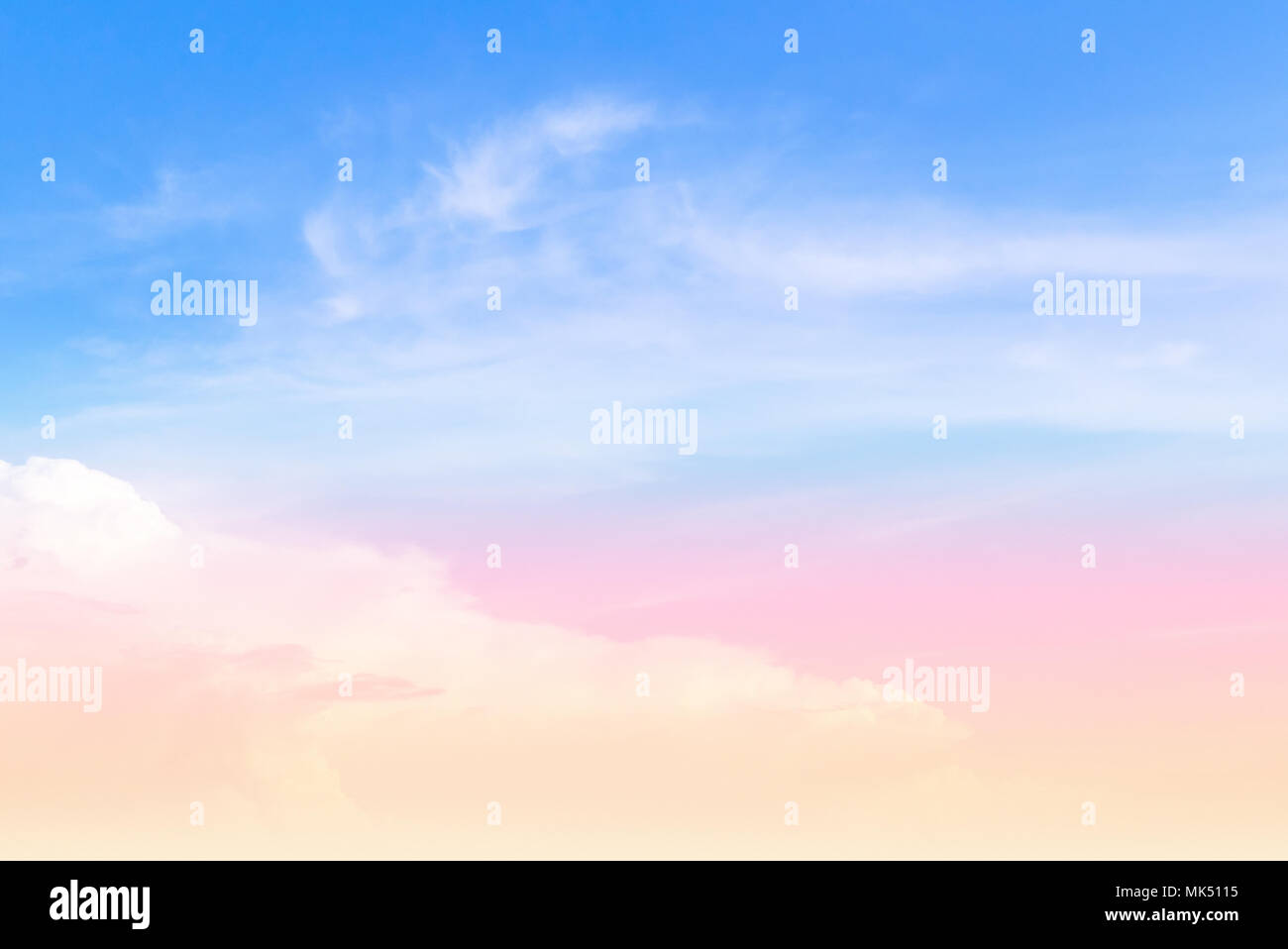 Himmel in hellen Pastellfarben gehalten Stockfoto