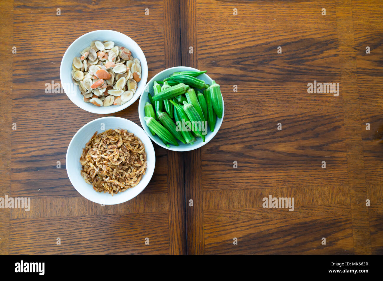 Nigerianische Suppe Zutaten - Okra (Okro), Langusten und Ogbono Saatgut Stockfoto