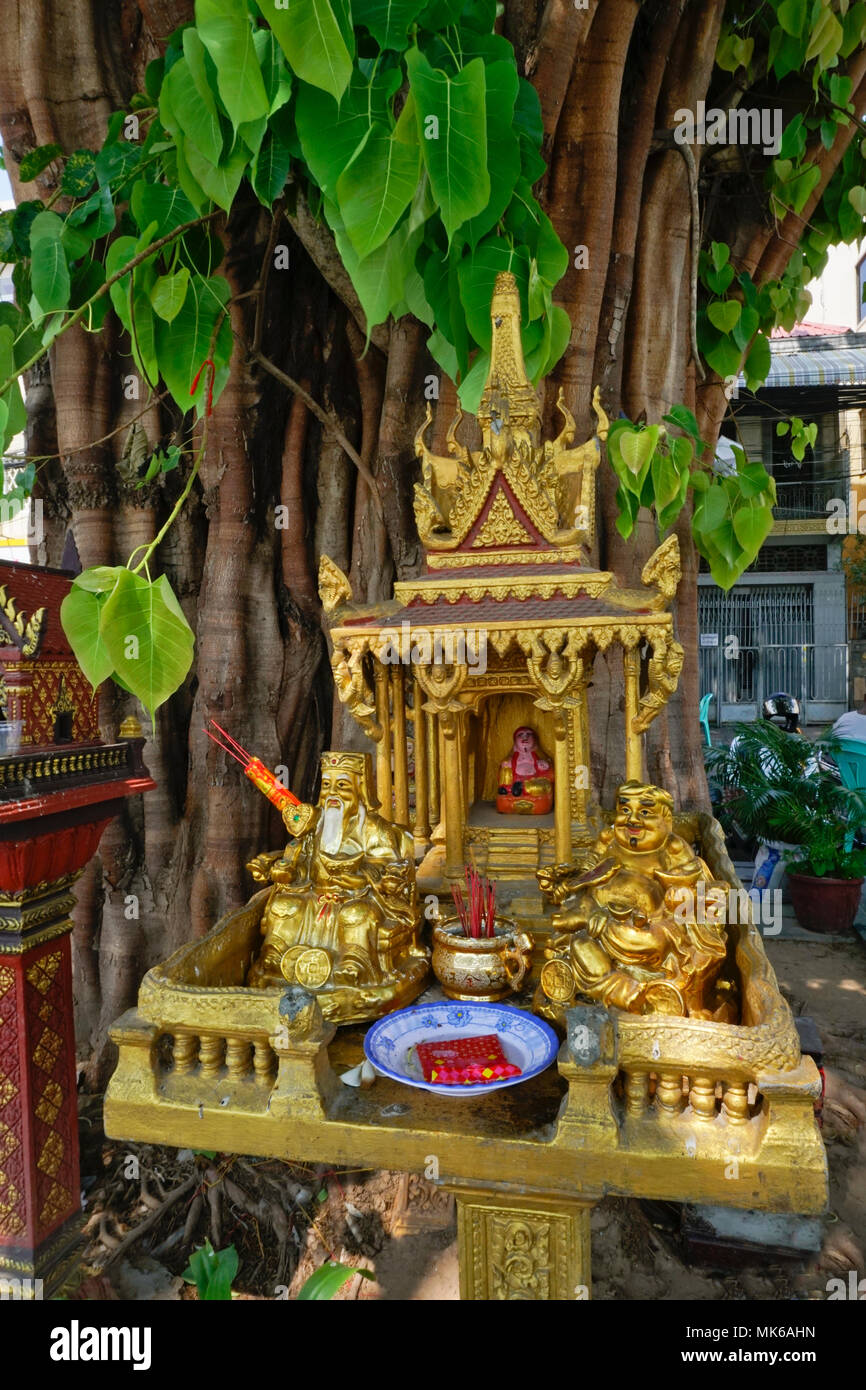 Spirit House, die traditionell außerhalb eines Home, Business oder Tempel böse Geister aus der Eingabe Wohnorte zu verhindern ist. Es ist ein Heiligtum Stockfoto