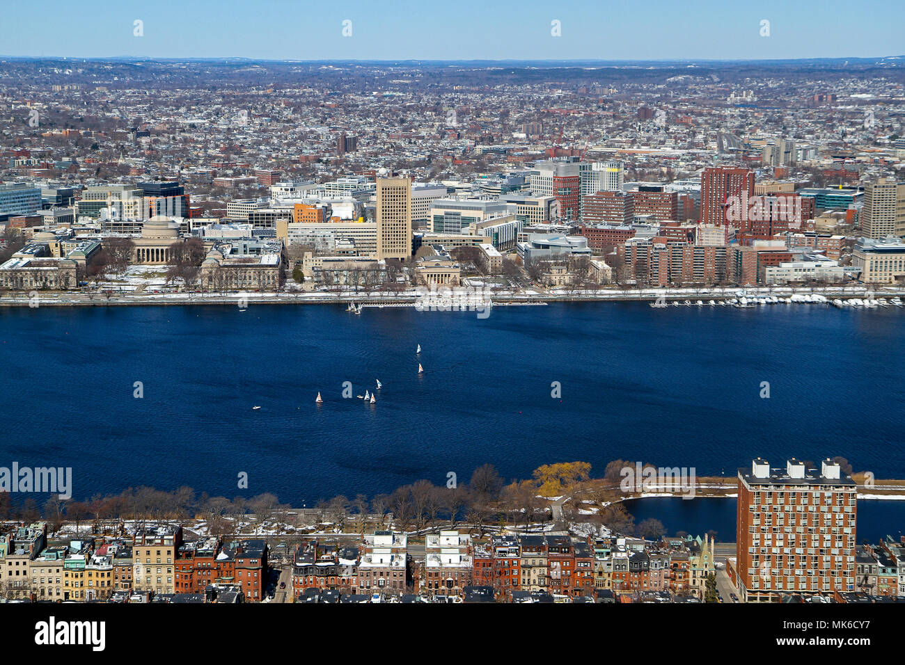 Ein Luftbild von Boston's Back Bay, über den Charles River, nach Cambridge, einschließlich des Massachusetts Institut für Technologie in Massachusetts, U Stockfoto