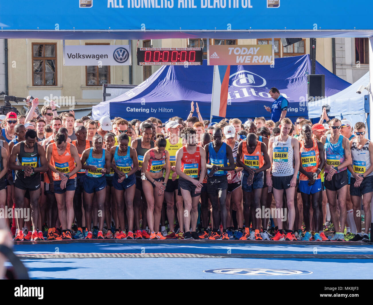 Prag, tschechische Republik - 6. Mai 2018: Marathon, der Aufstellung in Prag, Weltmeister, einschließlich Galen Rupp Sieger. Volkswagen Prague Marathon 20. Stockfoto