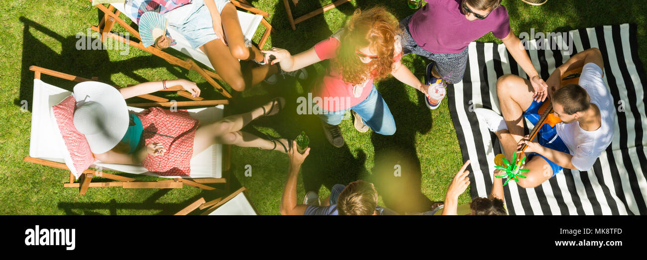 Im Garten Tanzen Stockfotos und -bilder Kaufen - Alamy