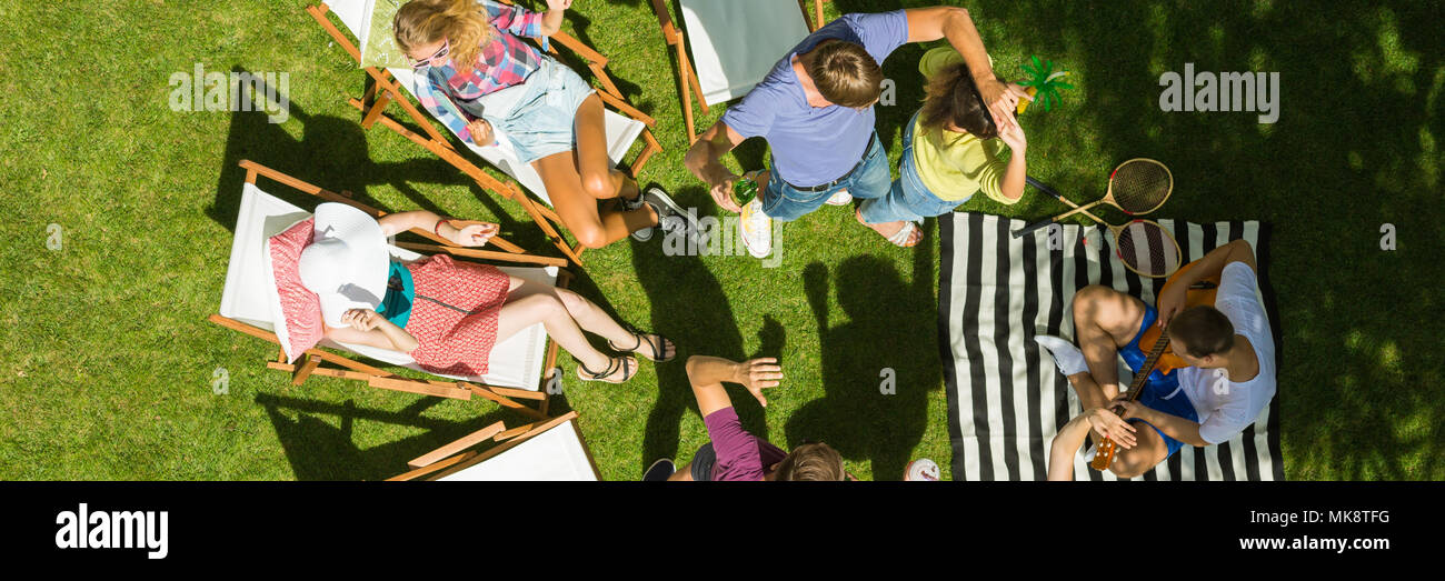 Im Garten Tanzen Stockfotos und -bilder Kaufen - Alamy