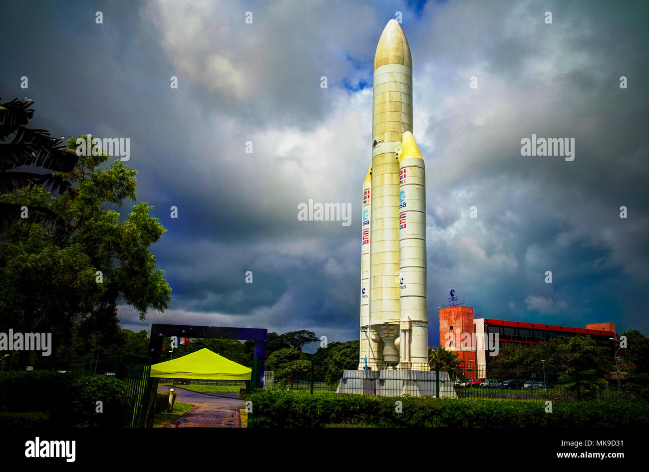 Weltraumrakete Monument im Raumfahrtzentrum 07.05.2013 Kourou, Französisch-Guayana Stockfoto