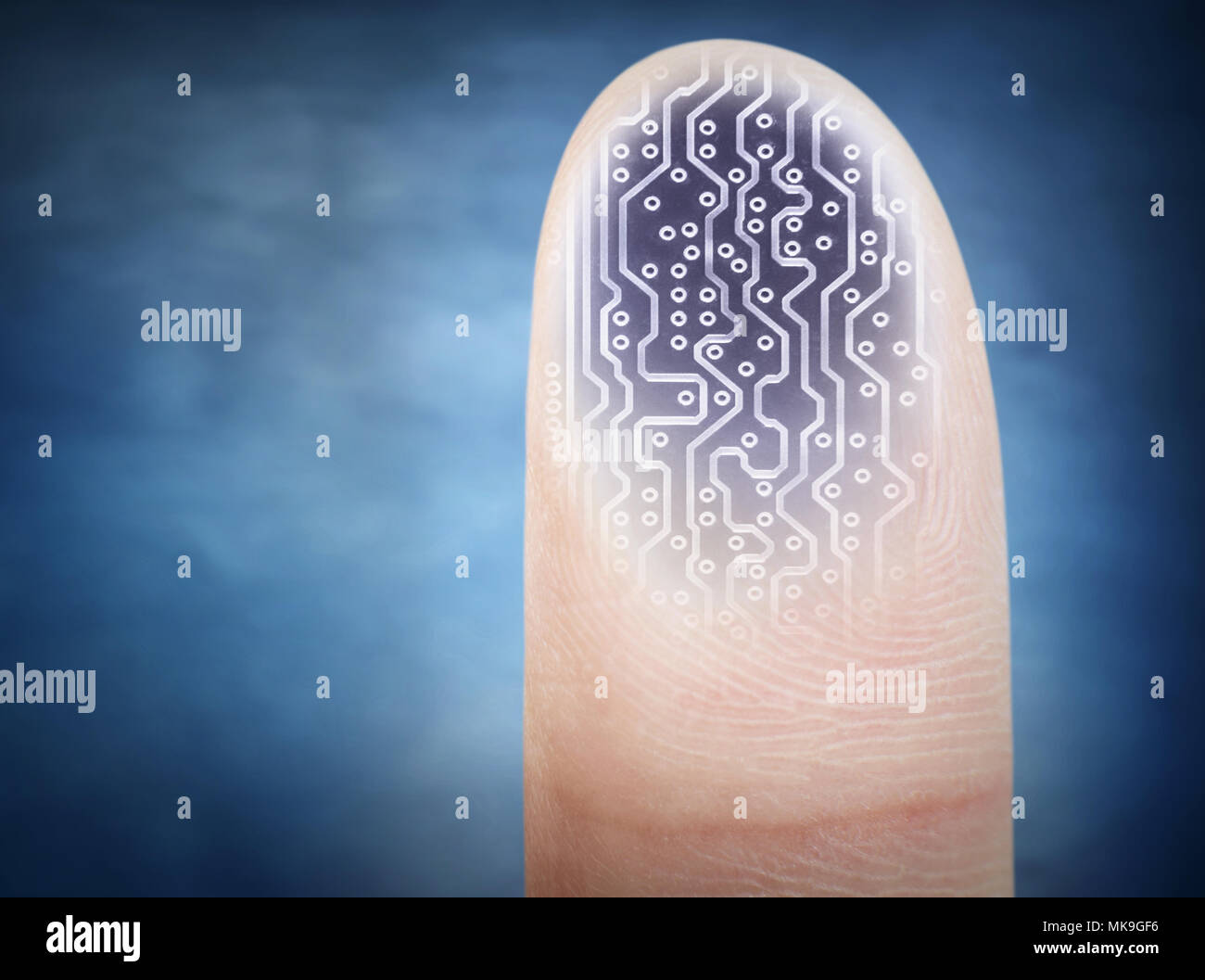 Finger drücken auf die virtuelle Taste mit Dactyloscopy Scanner. Stockfoto