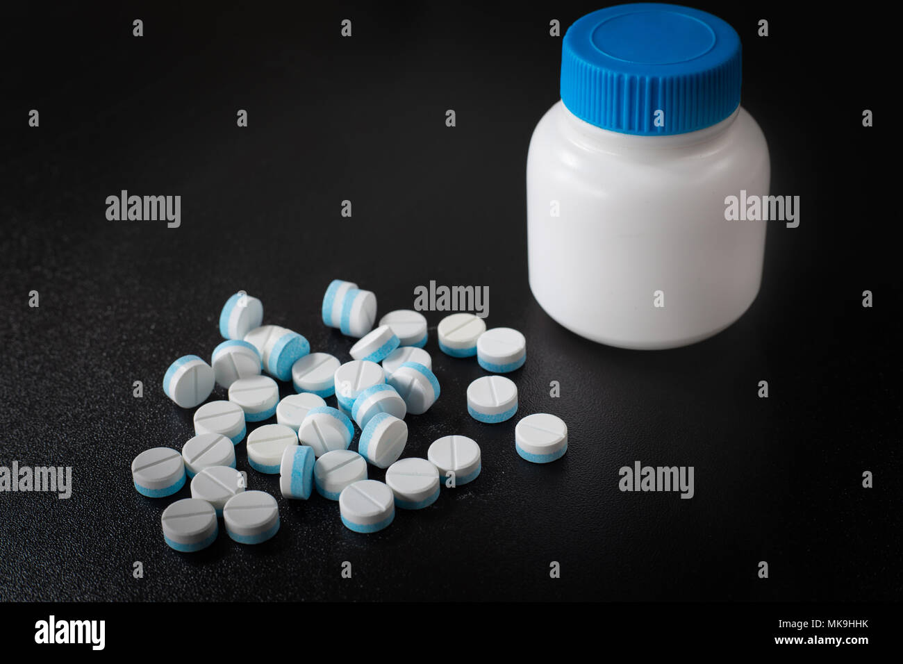 Suicide tablets -Fotos und -Bildmaterial in hoher Auflösung – Alamy