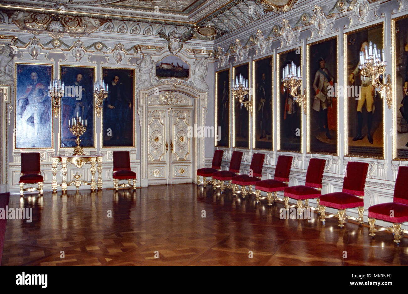 Erbprinz Karl Friedrich von Hohenzollern, als Winzer, Küfer und Gastronom, Deutschland 1987. Der thronfolger Karl Friedrich, Prinz von Hohenzollern, arbeitet als Winzer, Cooper und in der Gastronomie, Deutschland 1987. Stockfoto